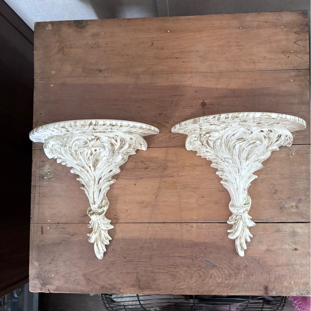 Ornate Vintage-Style Wall Bracket Shelves in Distressed White (Wall Sconce)